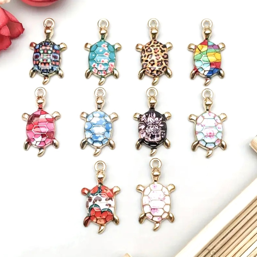 🔴 5 for $10 ONE Floral Ocean Turtle Enamel Pendant with Gold Accents - Picture 2 of 6